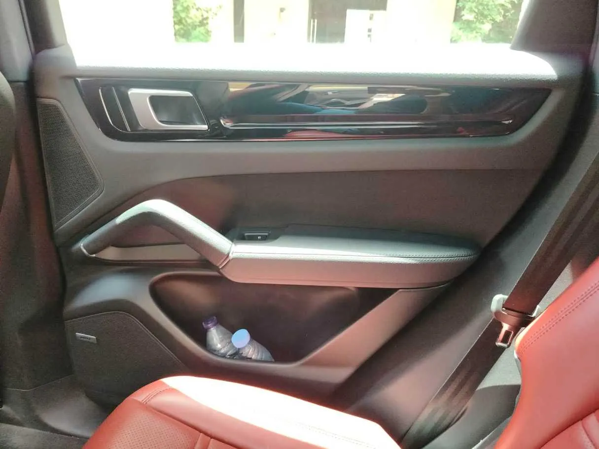 Car image 35