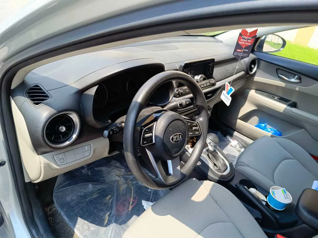 Car image 12
