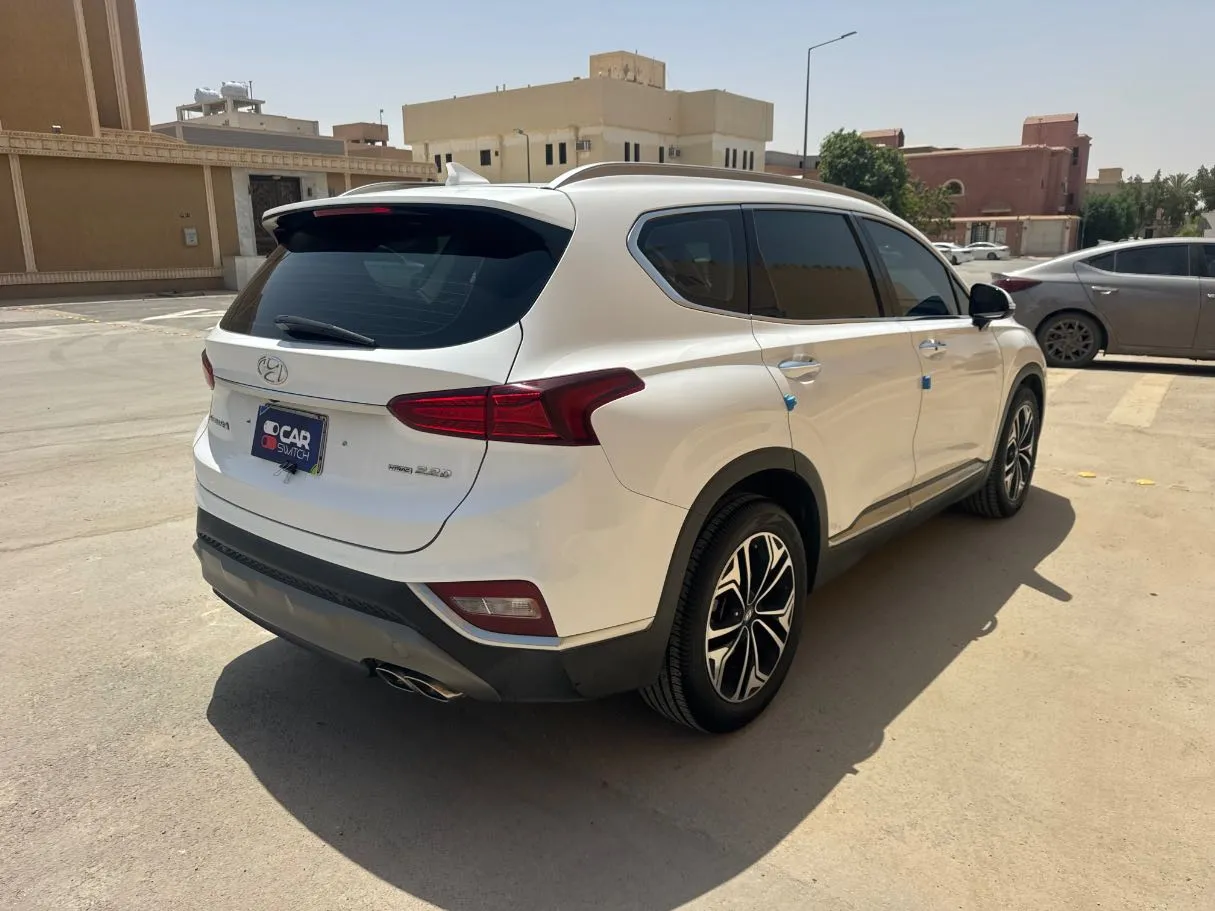 Car image 5