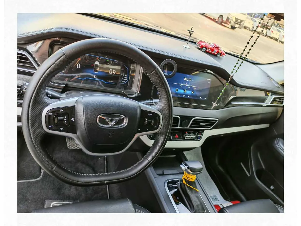 Car image 9