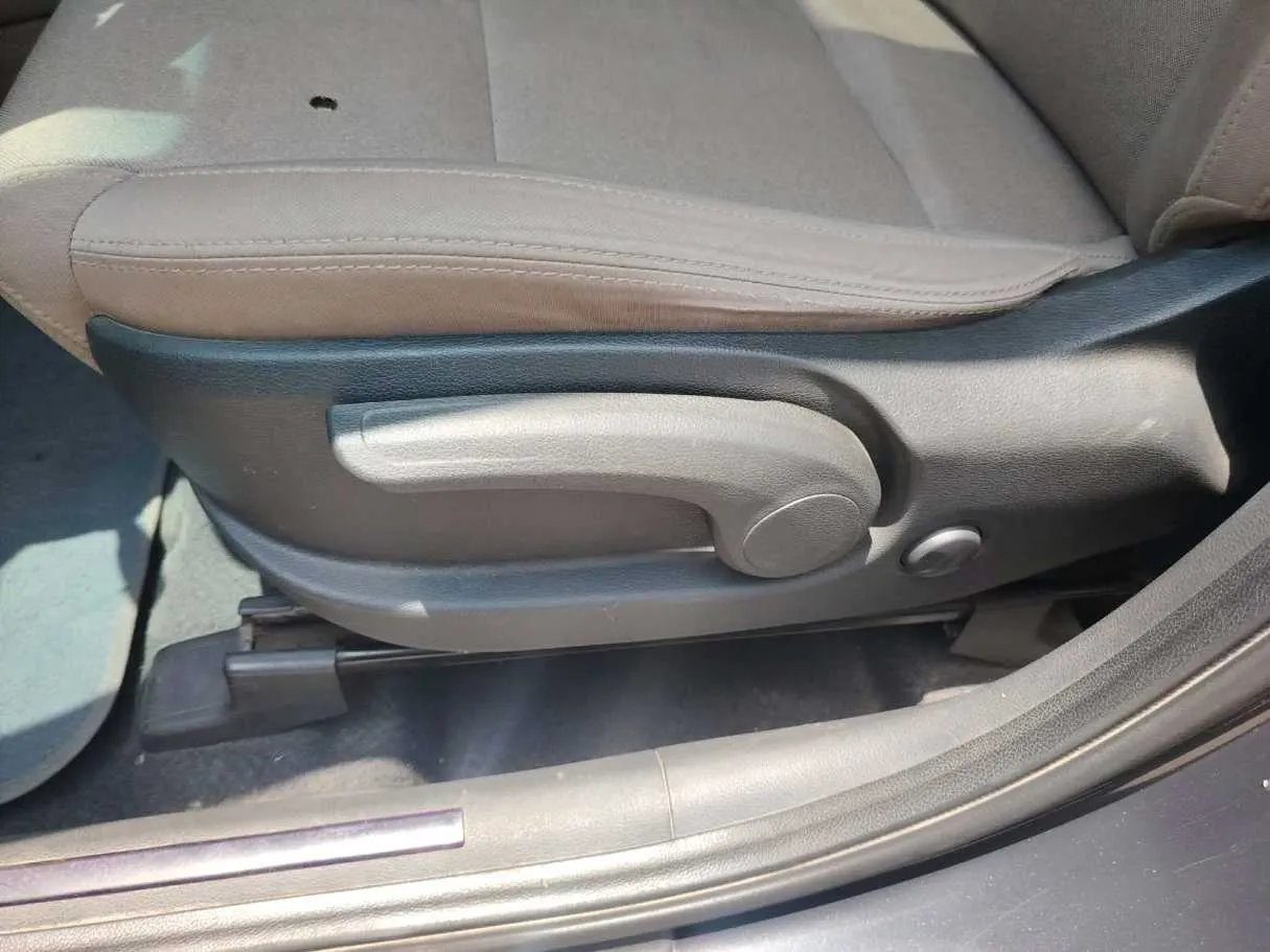 Car image 32
