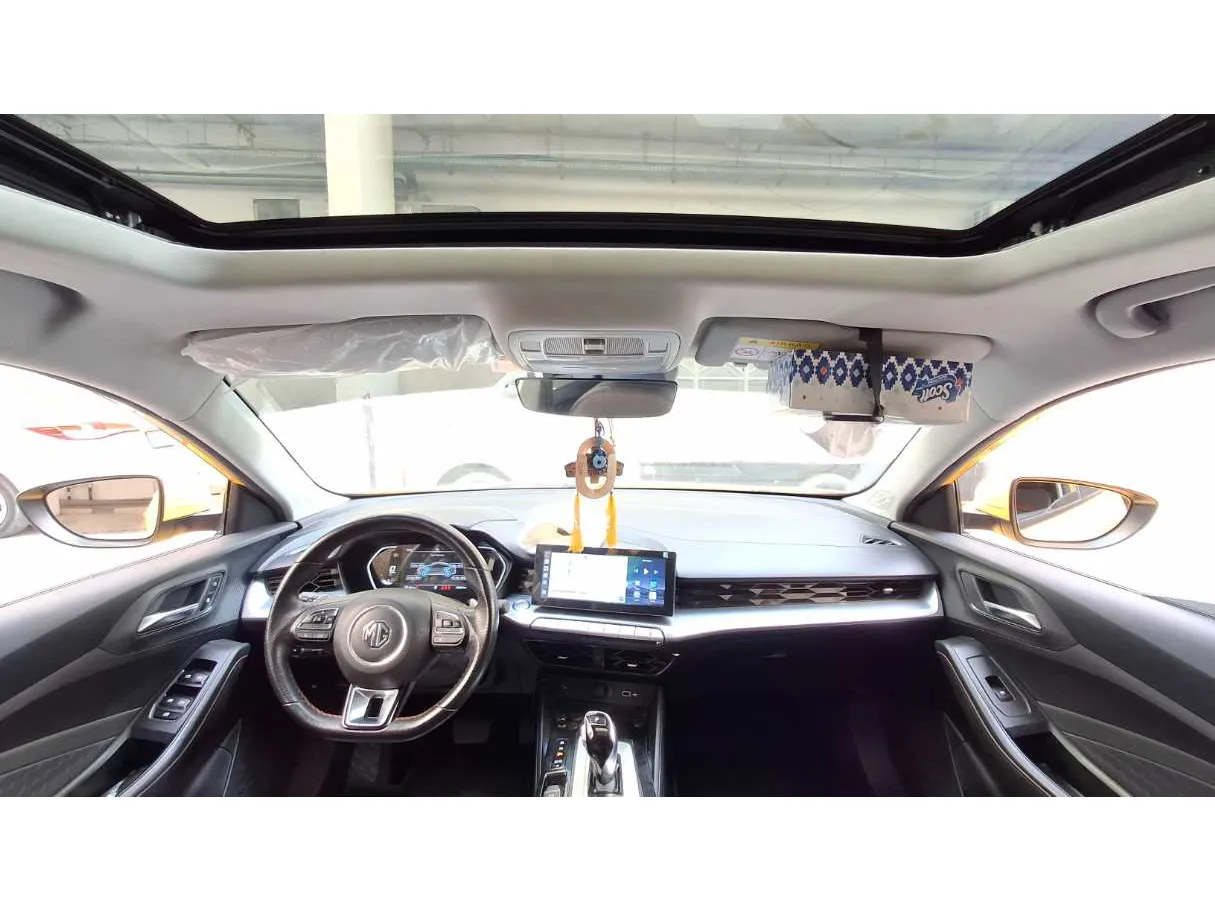 Car image 17