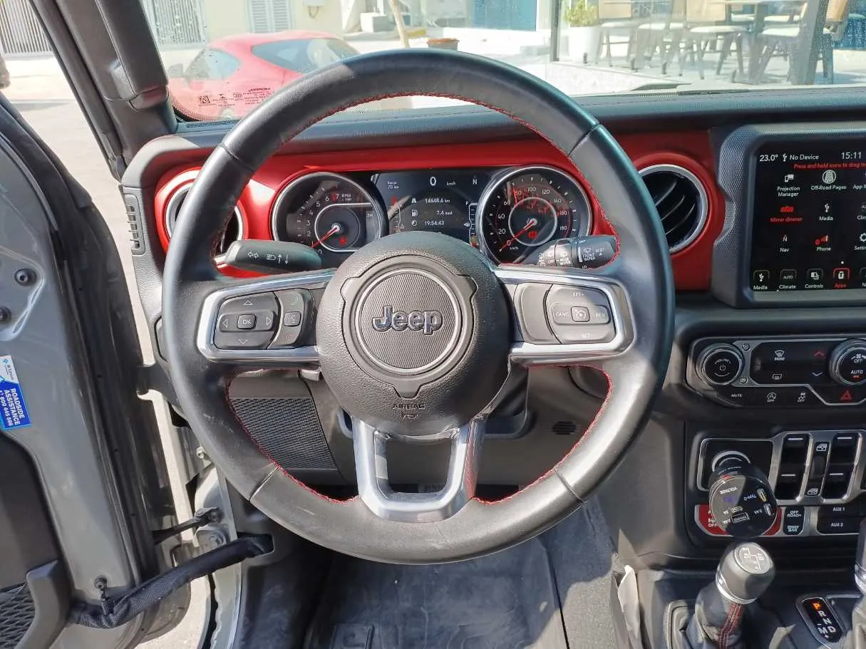 Car image 14