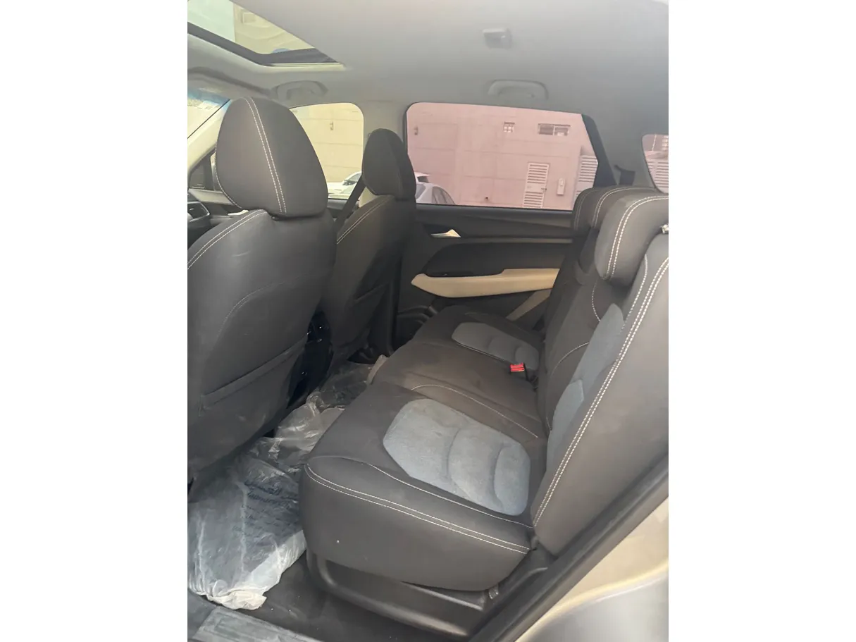 Car image 12