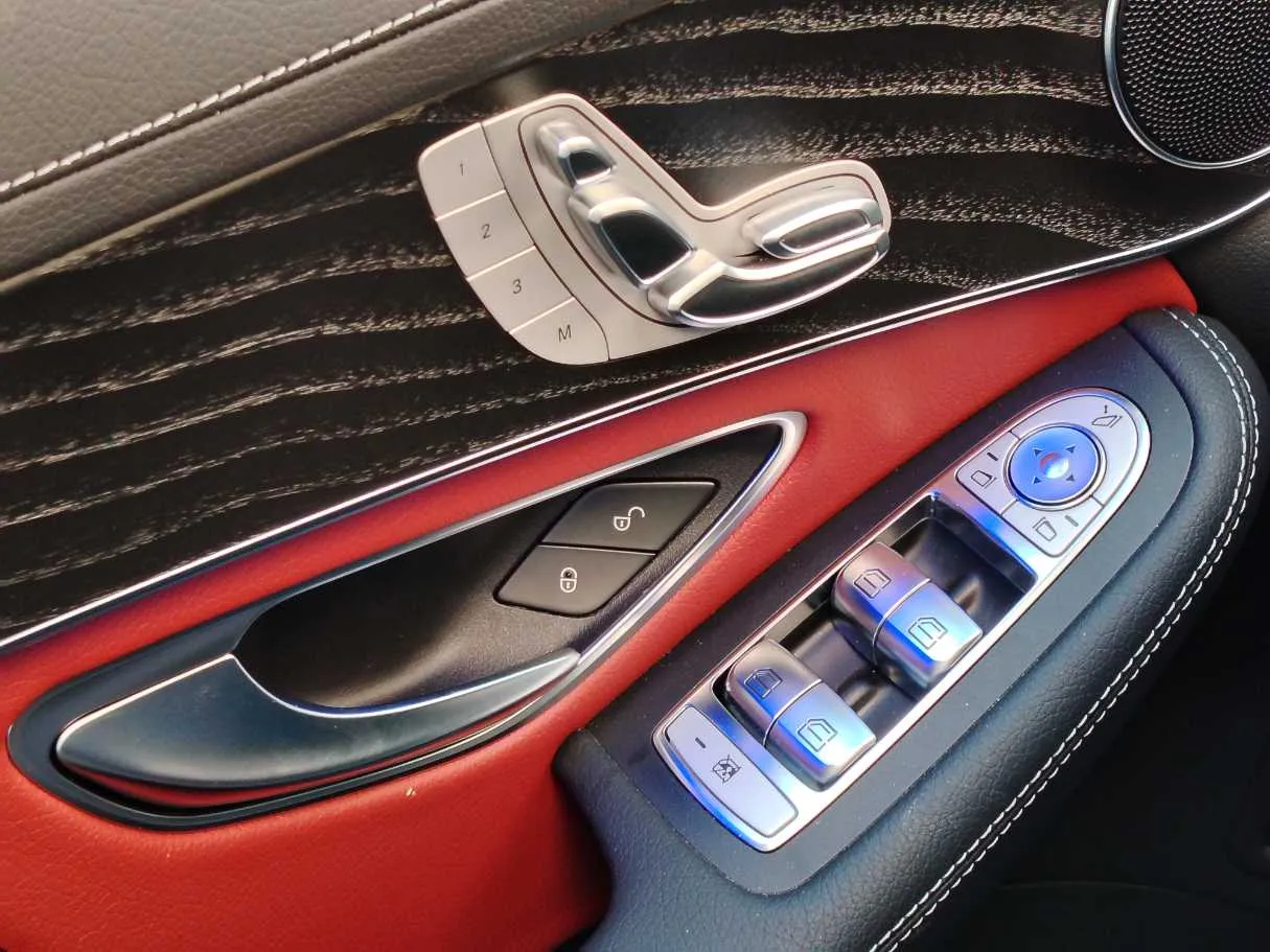 Car image 32