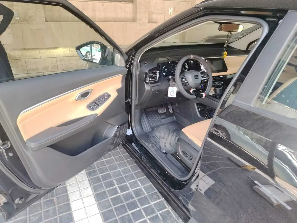 Car image 10