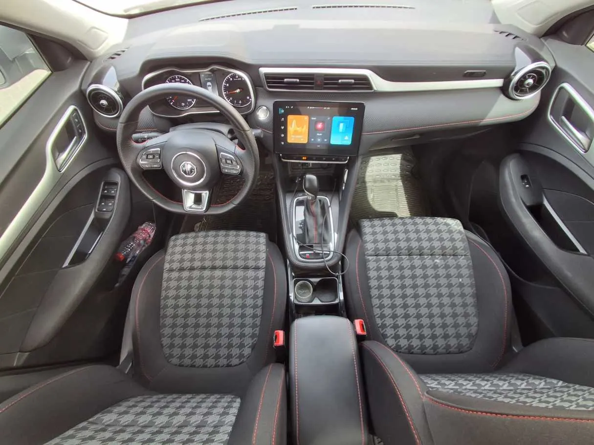 Car image 14