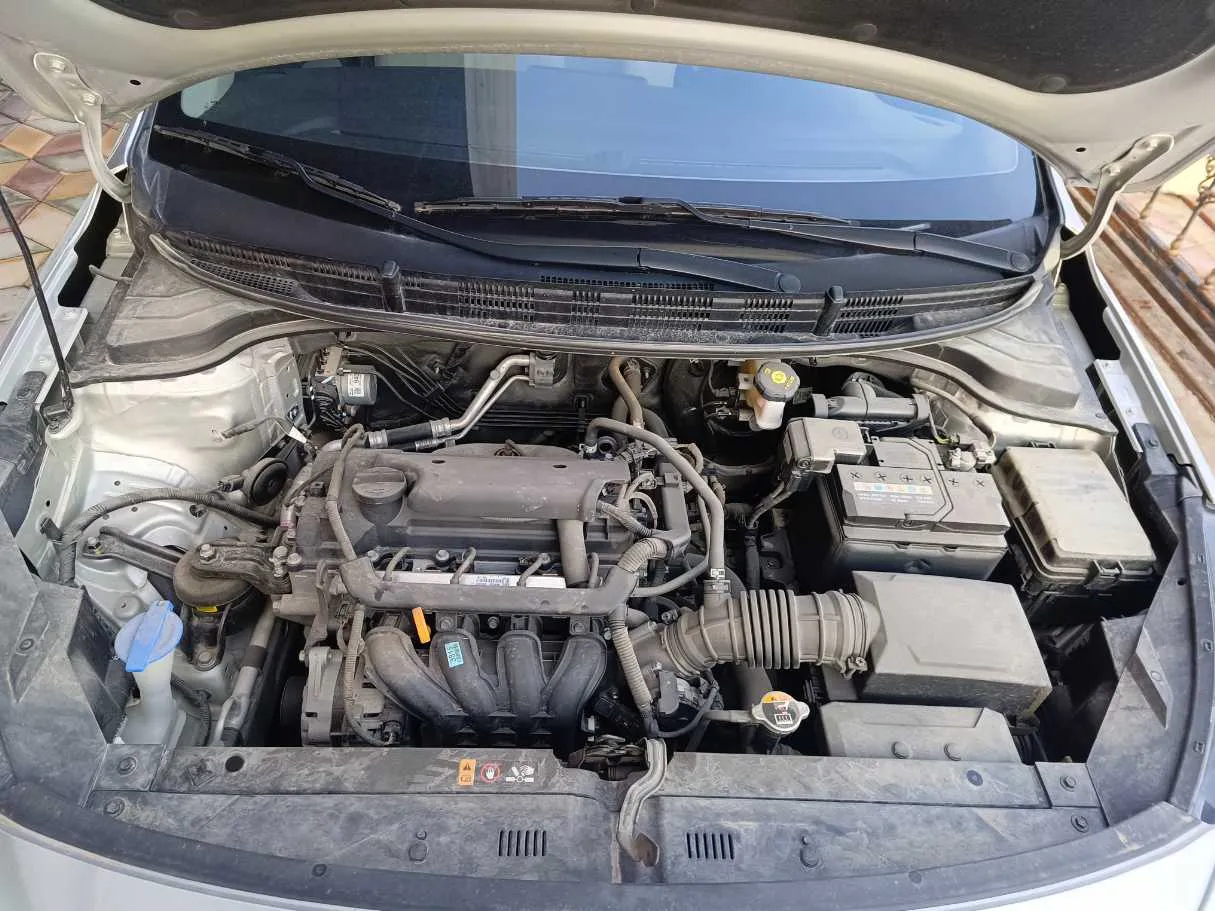 Car image 25