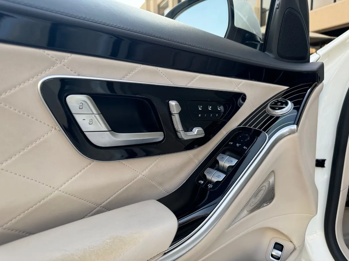 Car image 30