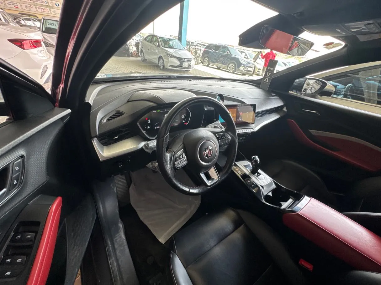 Car image 12