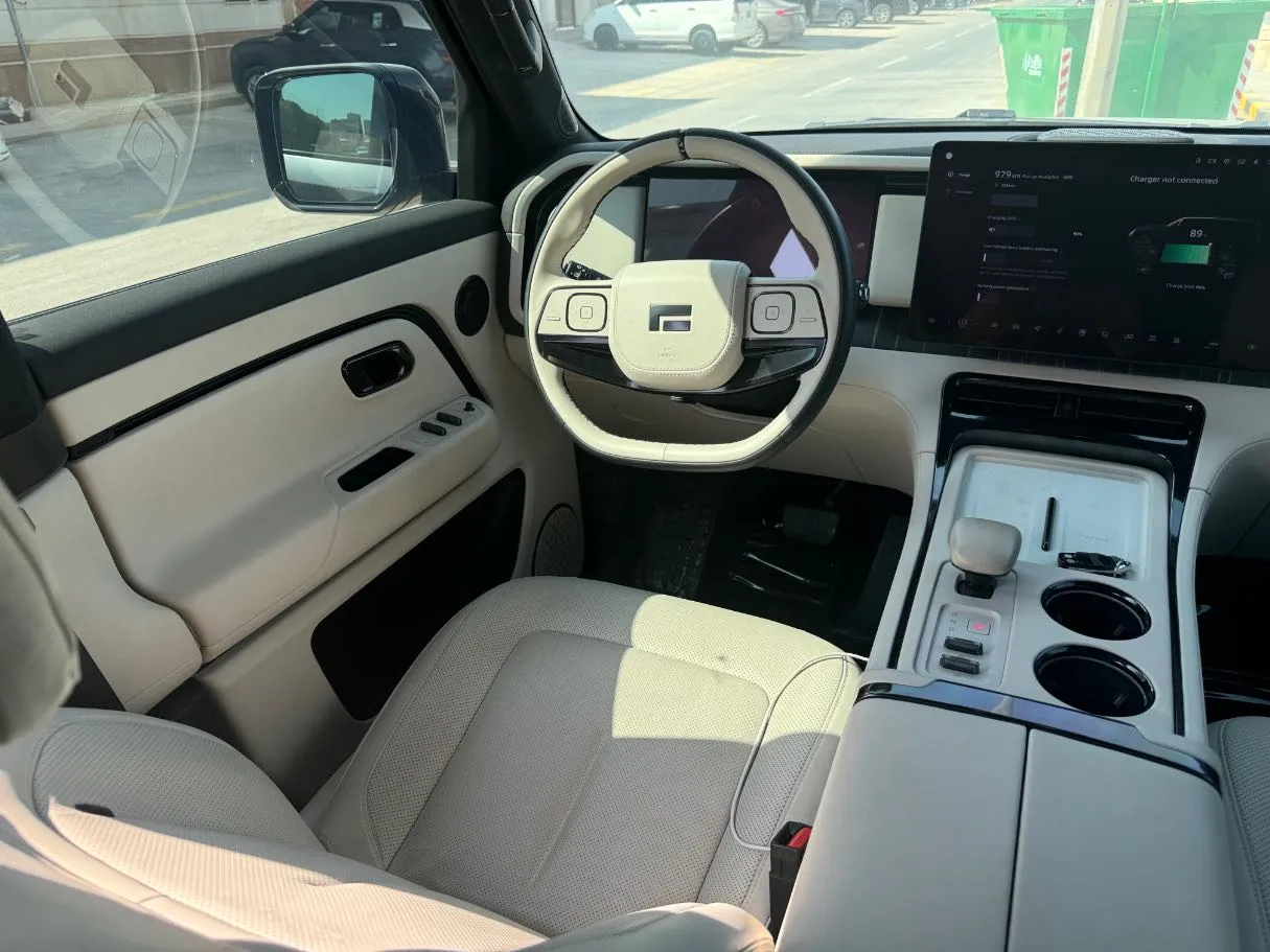 Car image 19