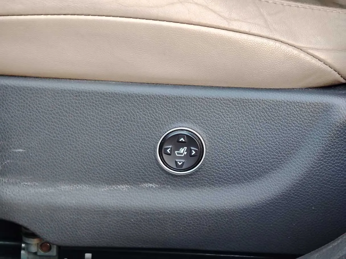 Car image 35