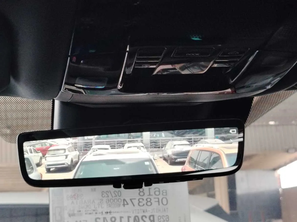 Car image 36