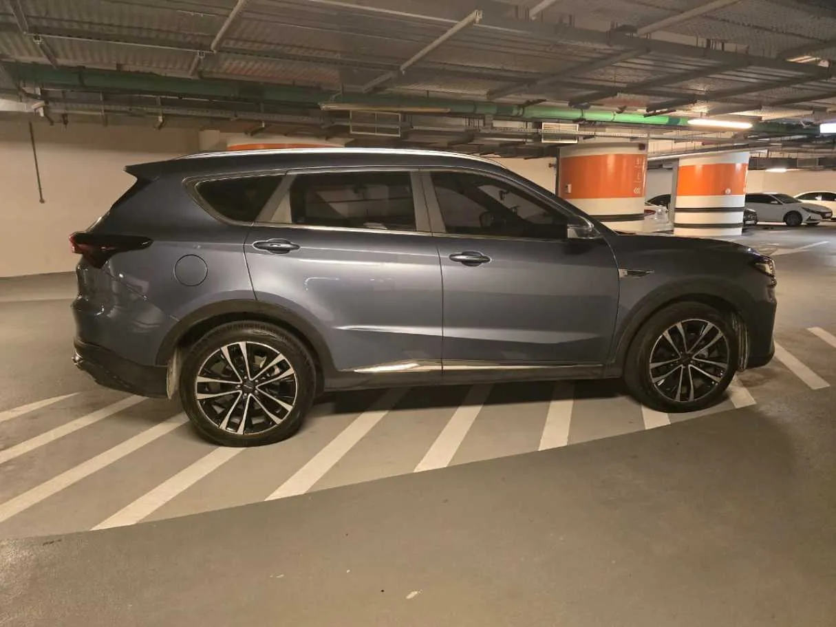 Car image 8