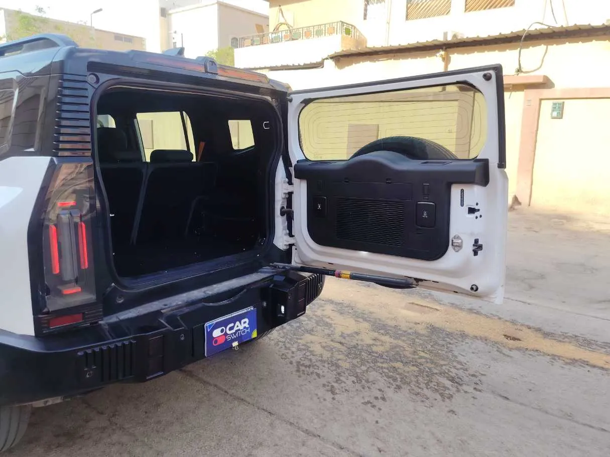 Car image 20