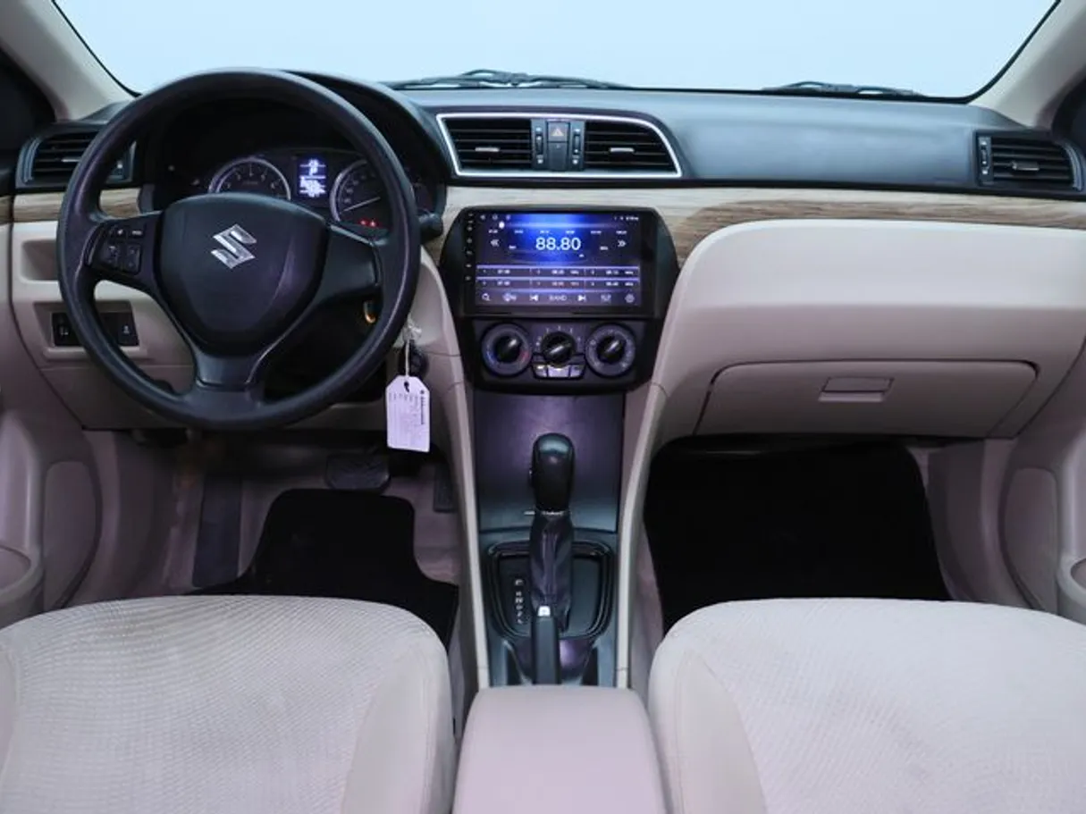 Car image 14