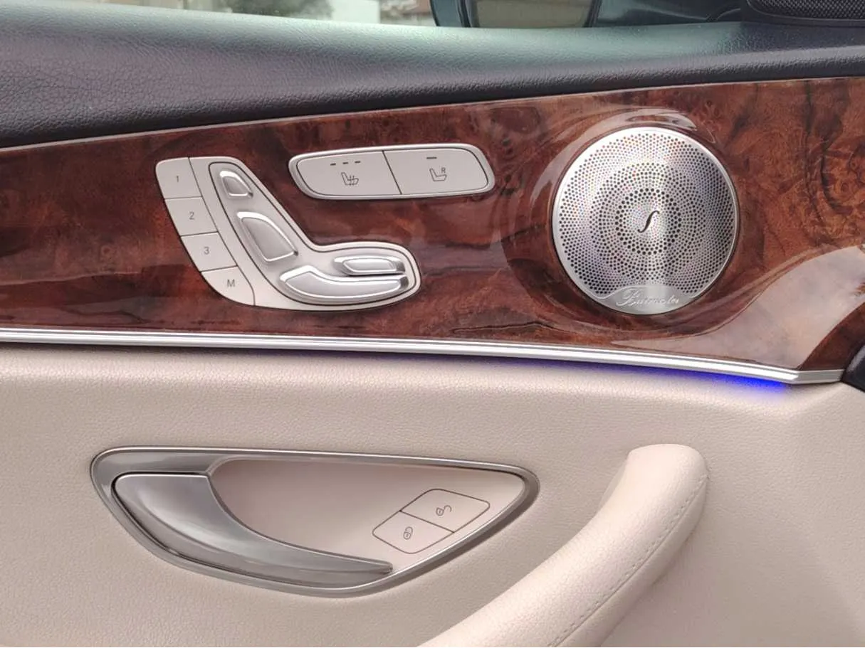 Car image 29