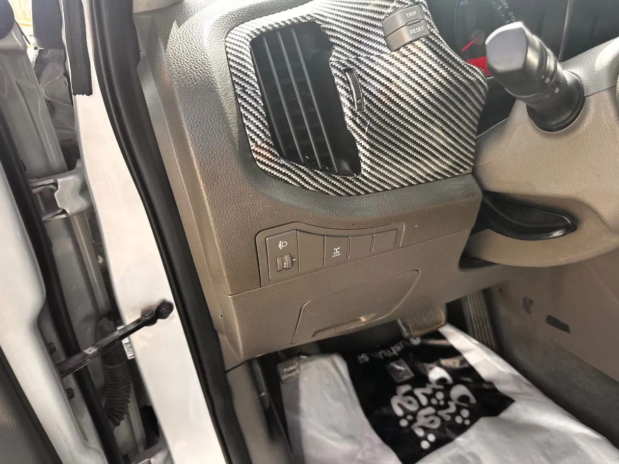 Car image 25