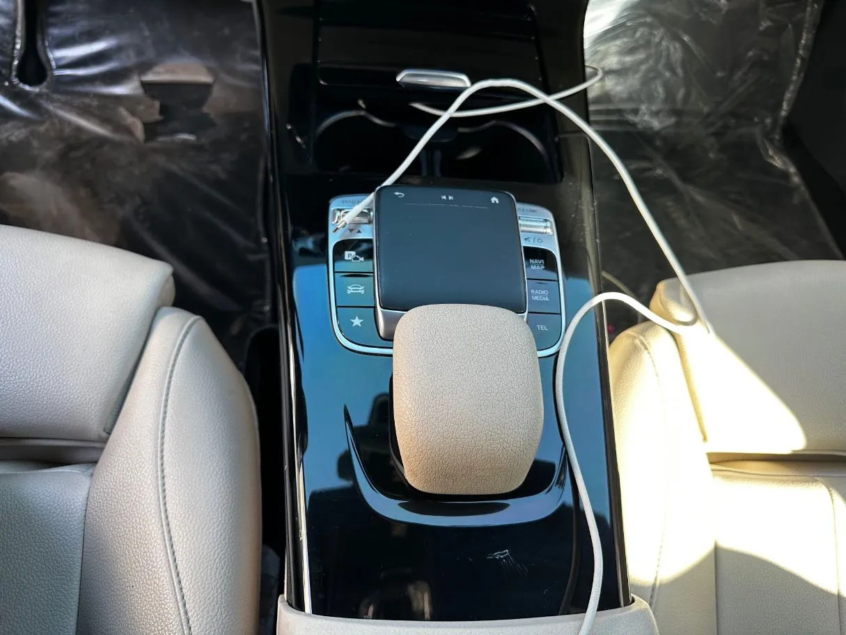 Car image 18
