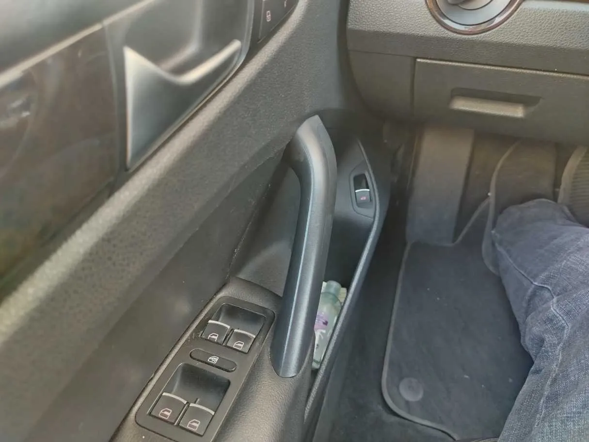 Car image 27