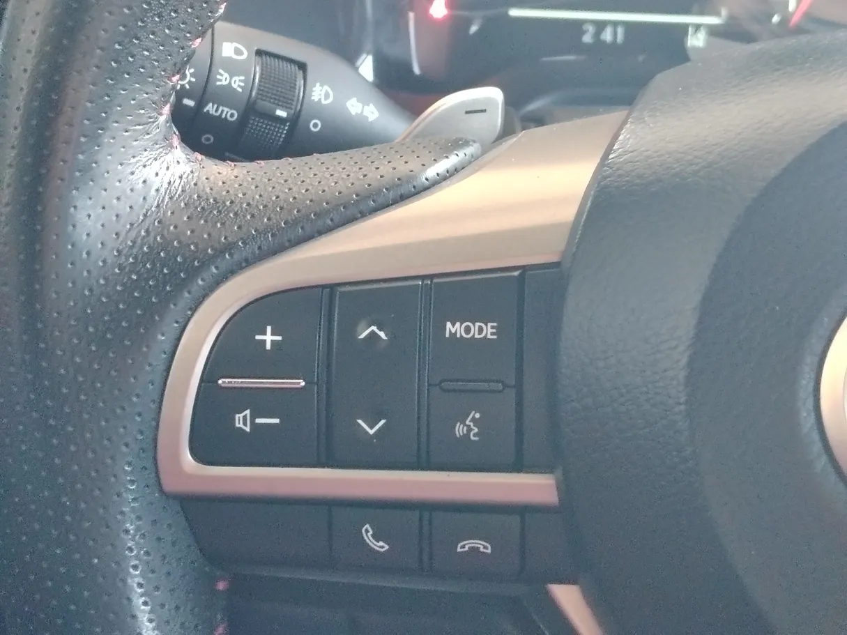 Car image 32