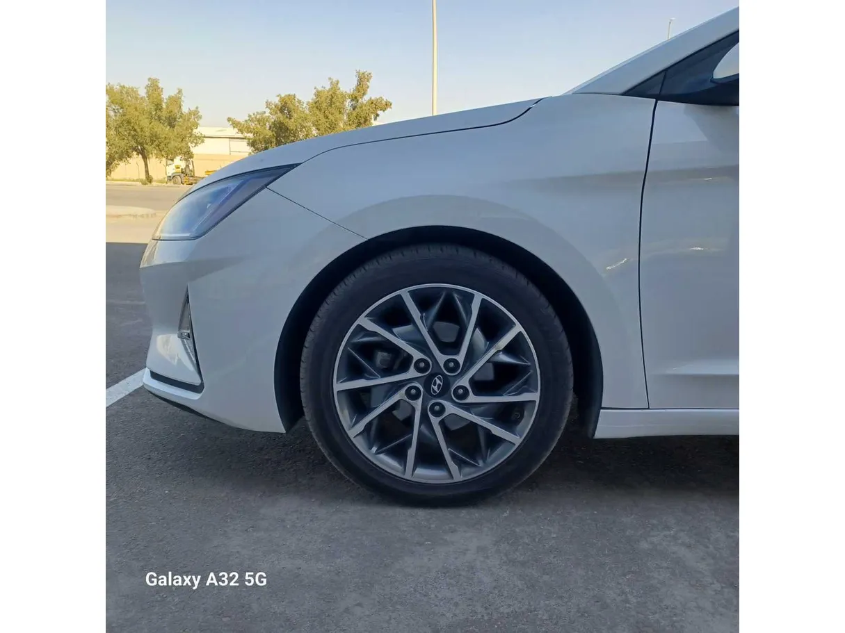 Car image 8