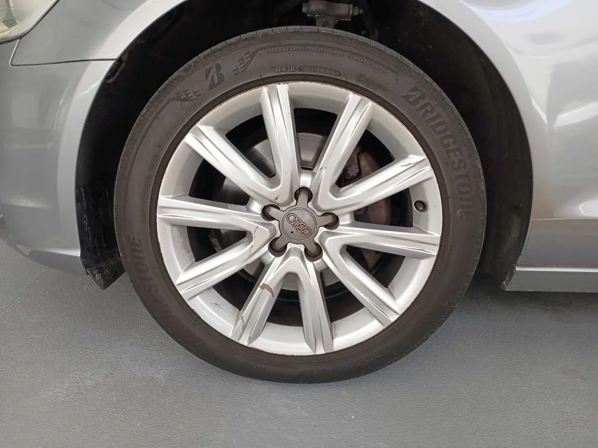 Car image 9
