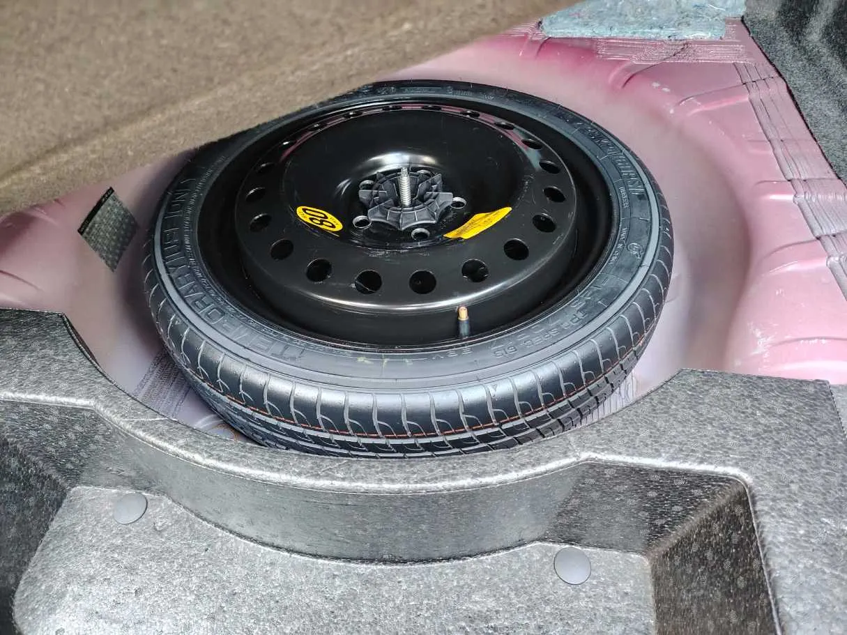 Car image 37