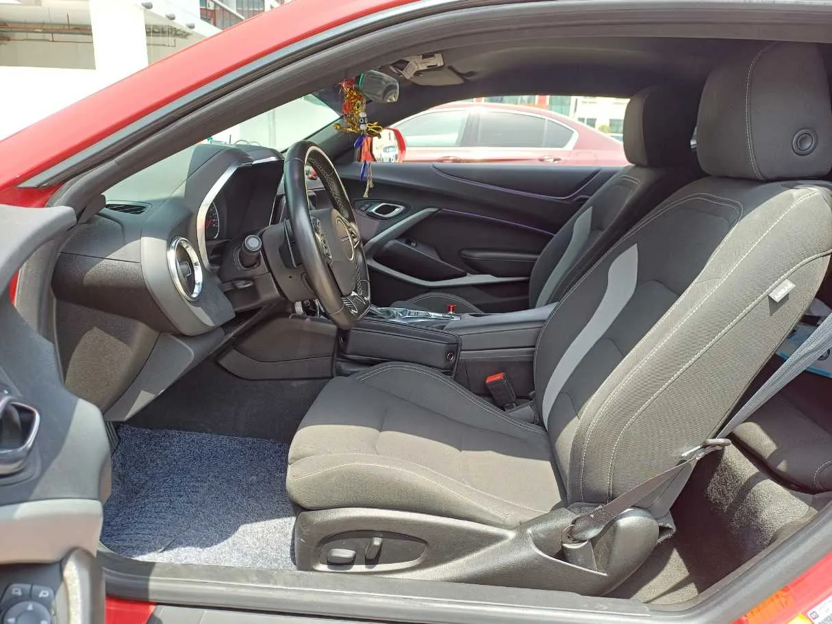 Car image 12