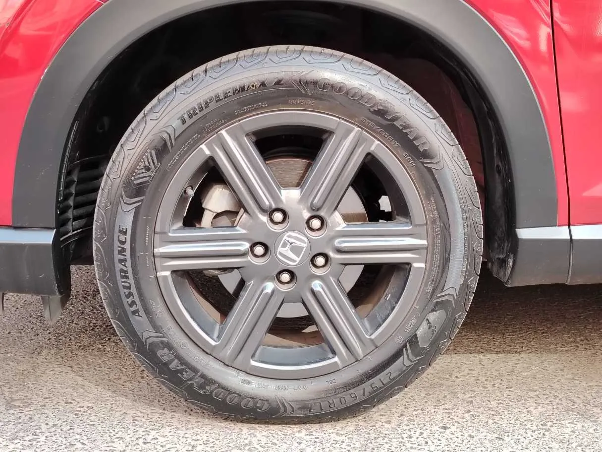 Car image 10