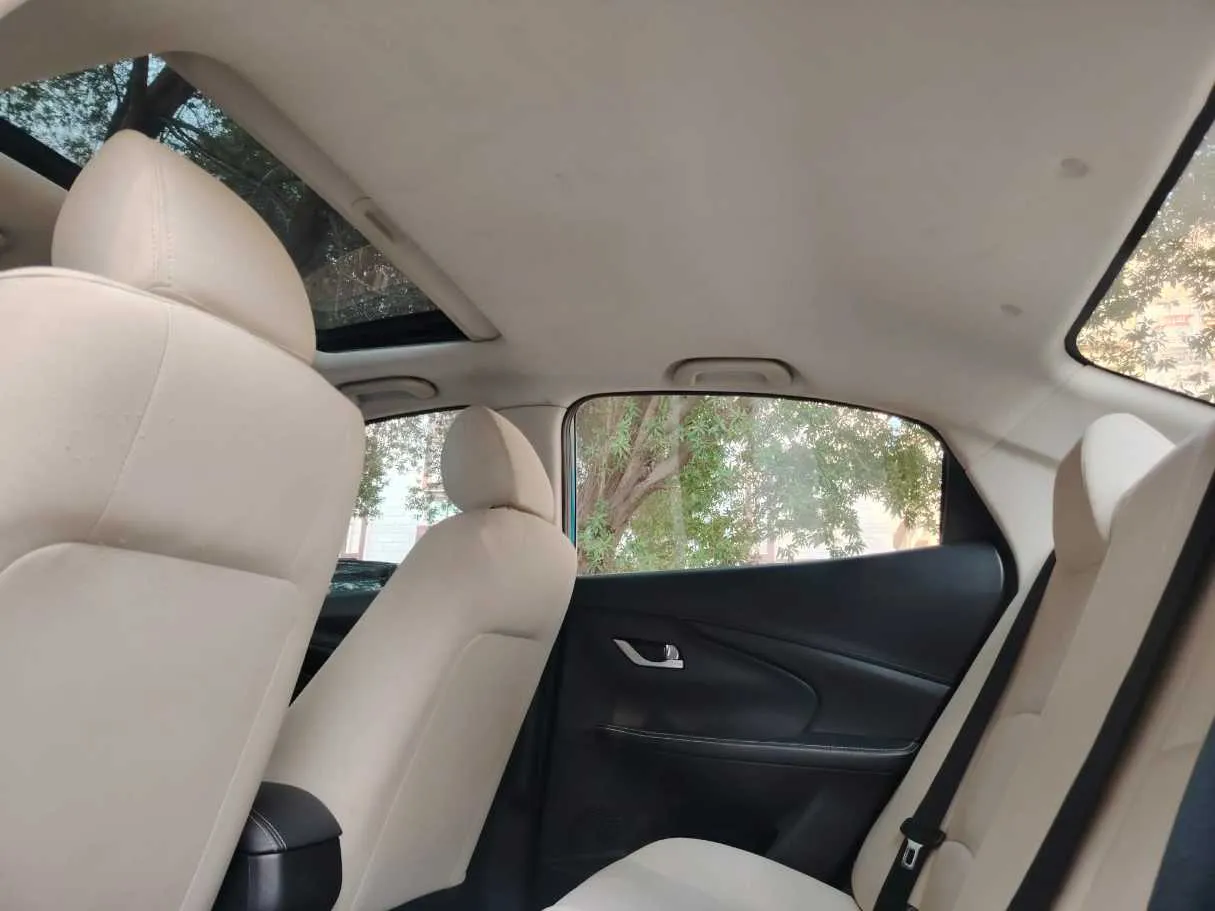 Car image 20