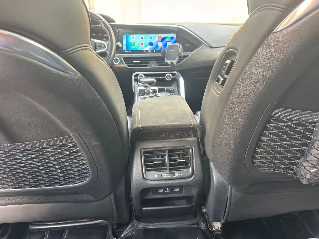 Car image 20