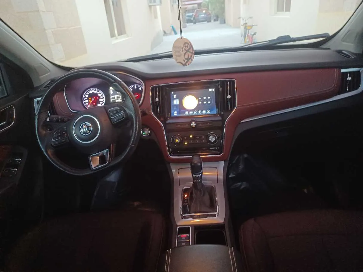 Car image 16