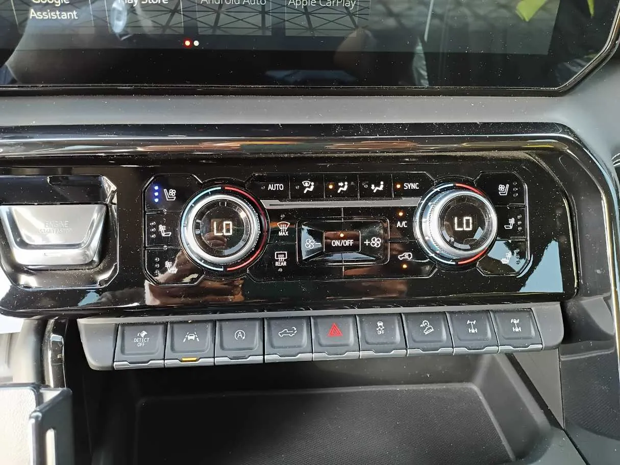 Car image 25