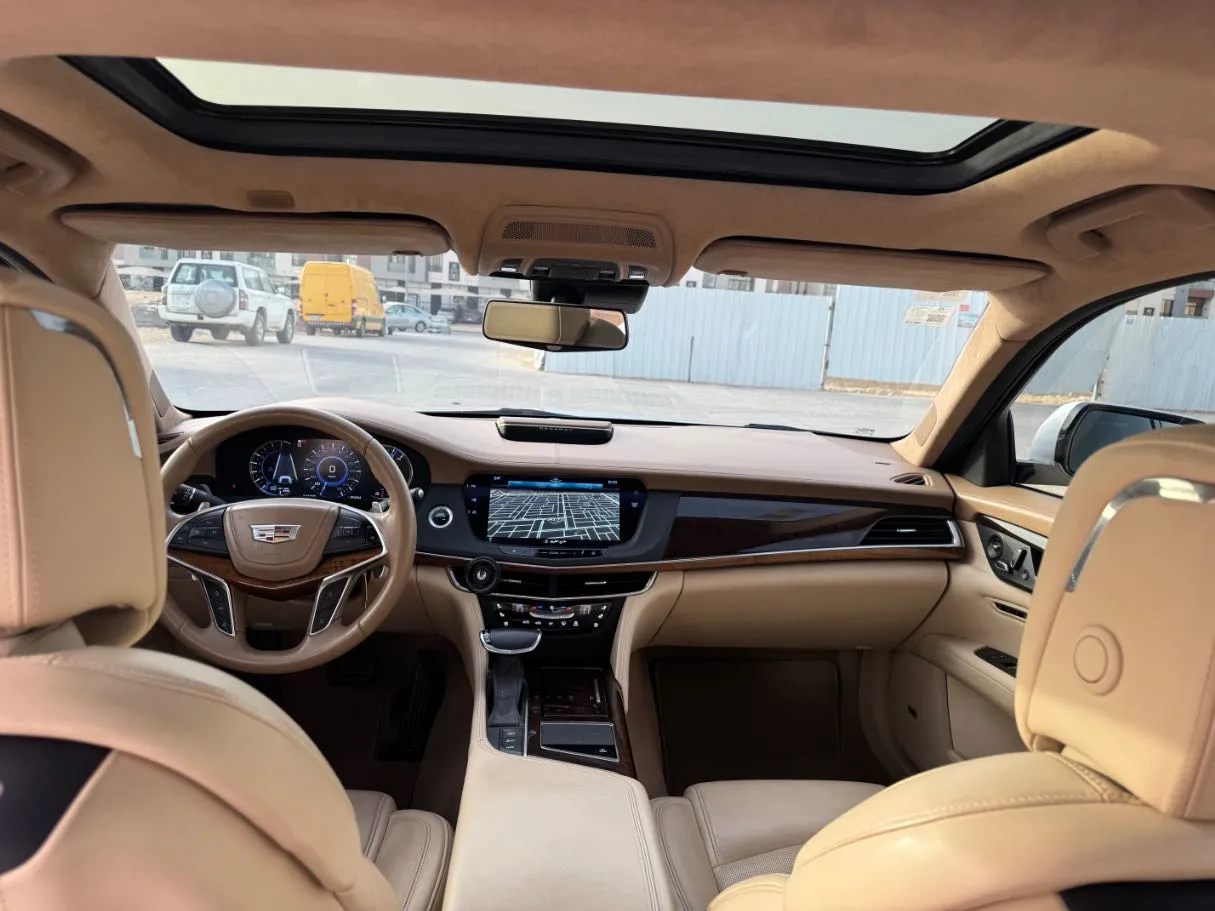 Car image 14