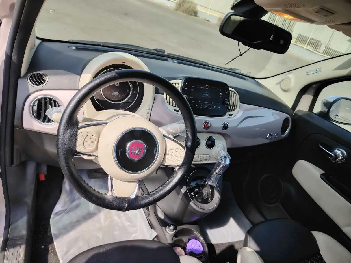 Car image 14