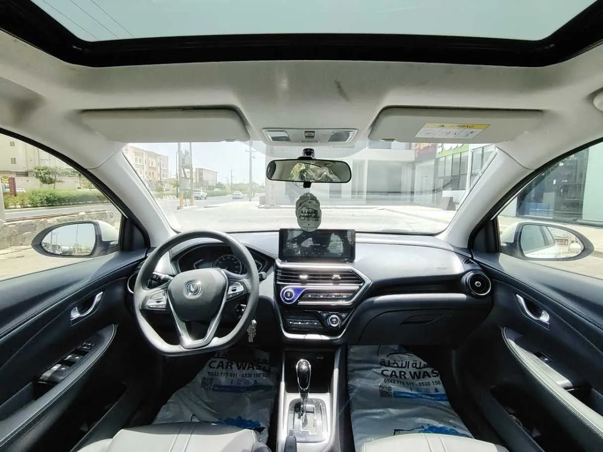 Car image 17