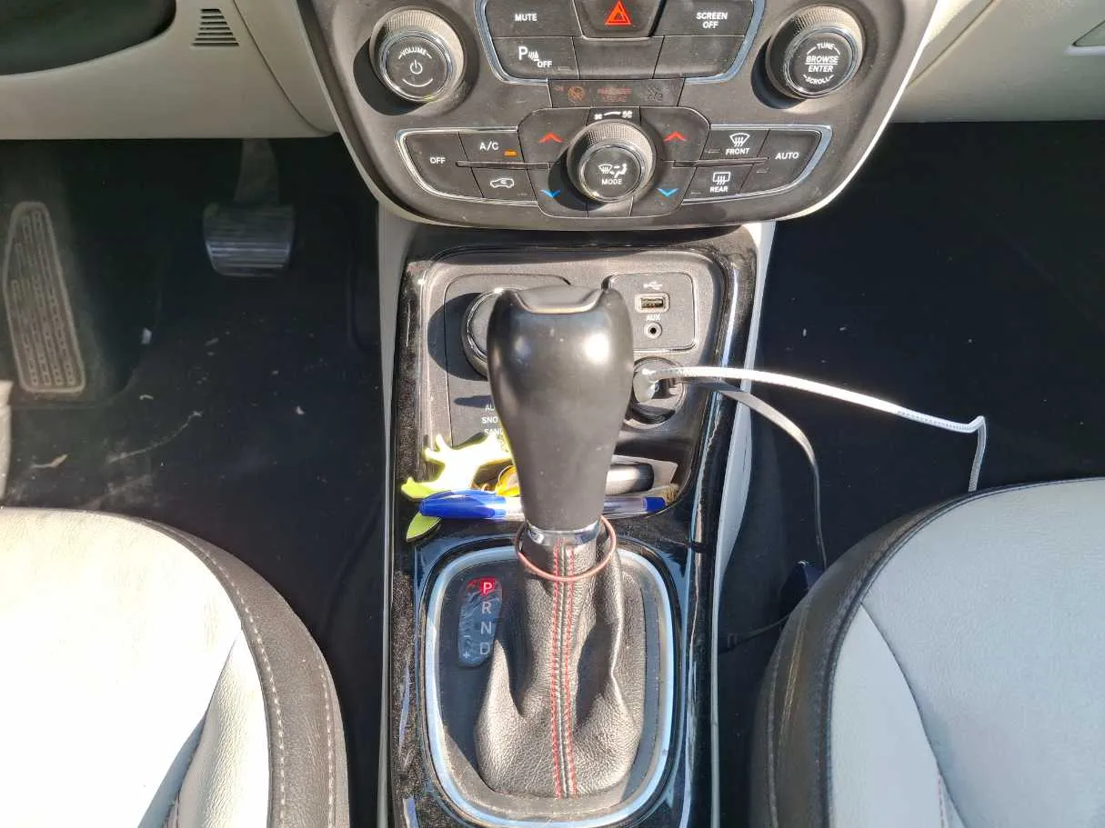 Car image 14