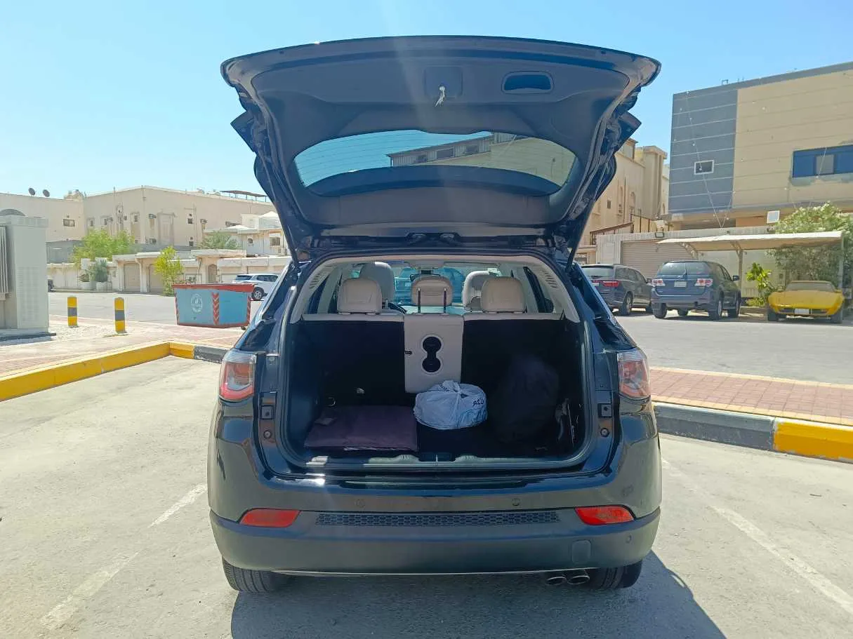 Car image 25