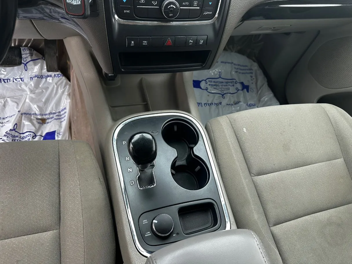 Car image 18