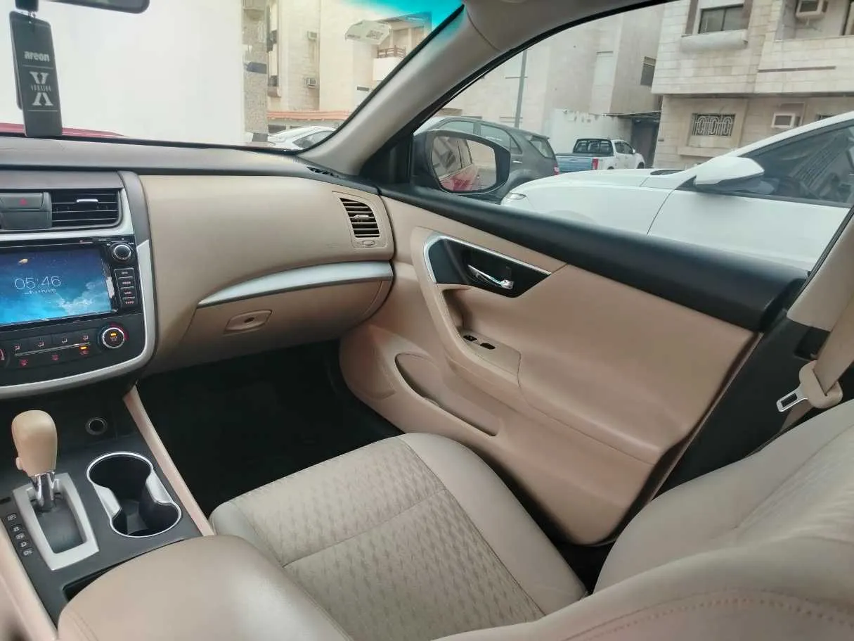 Car image 32