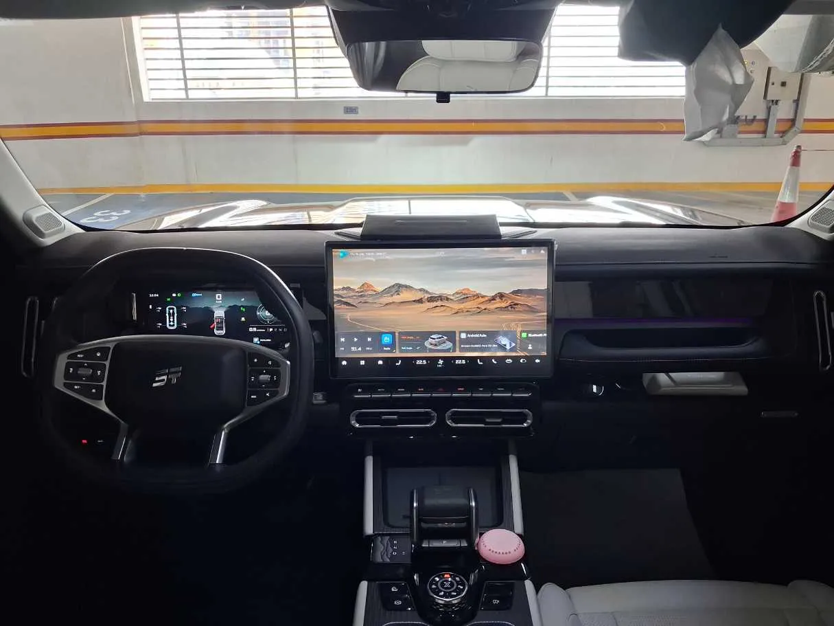 Car image 15