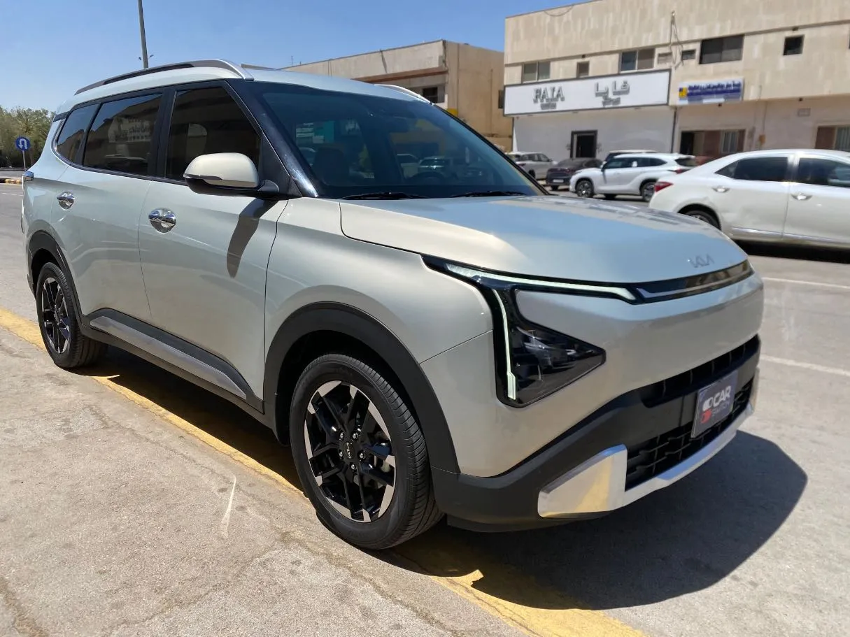 Car image 3