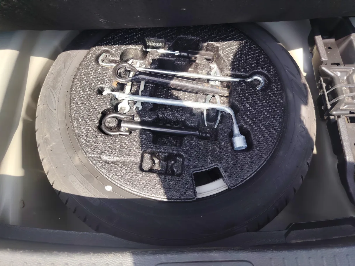 Car image 28
