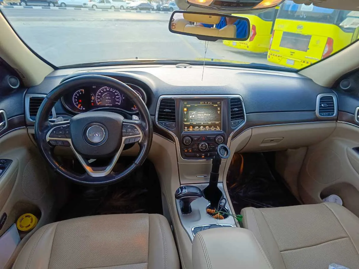 Car image 24
