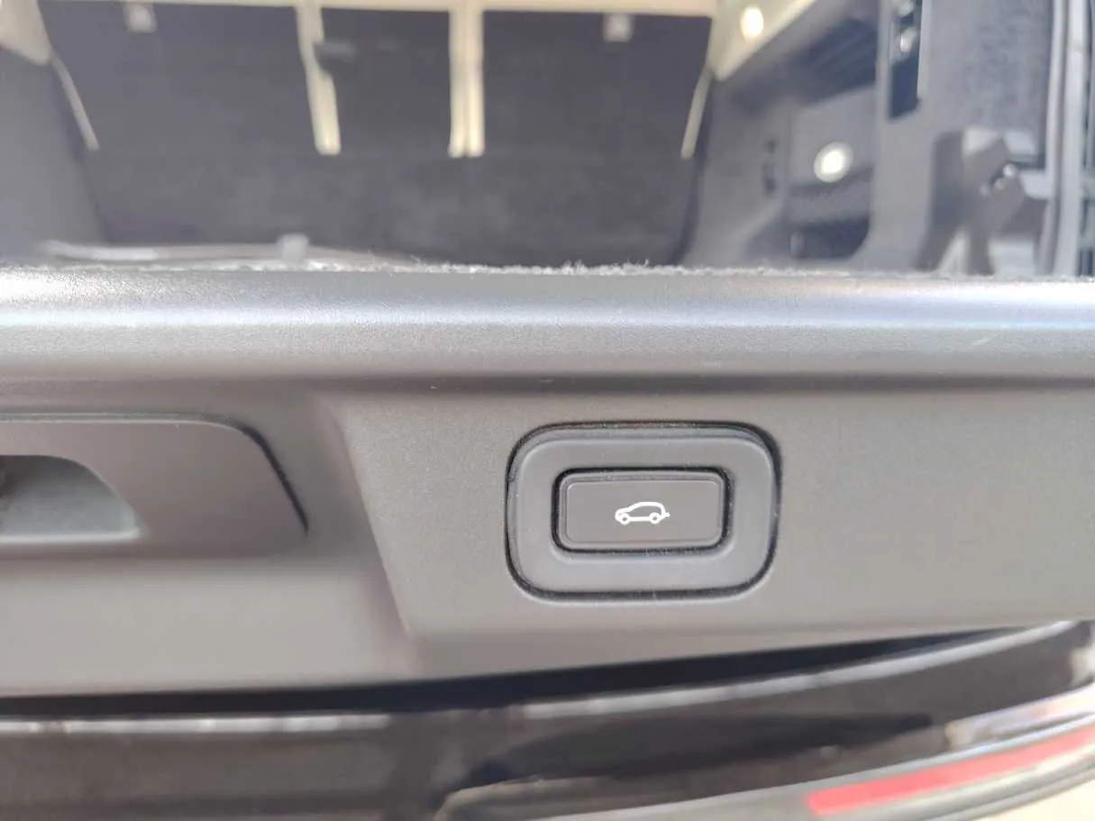 Car image 32