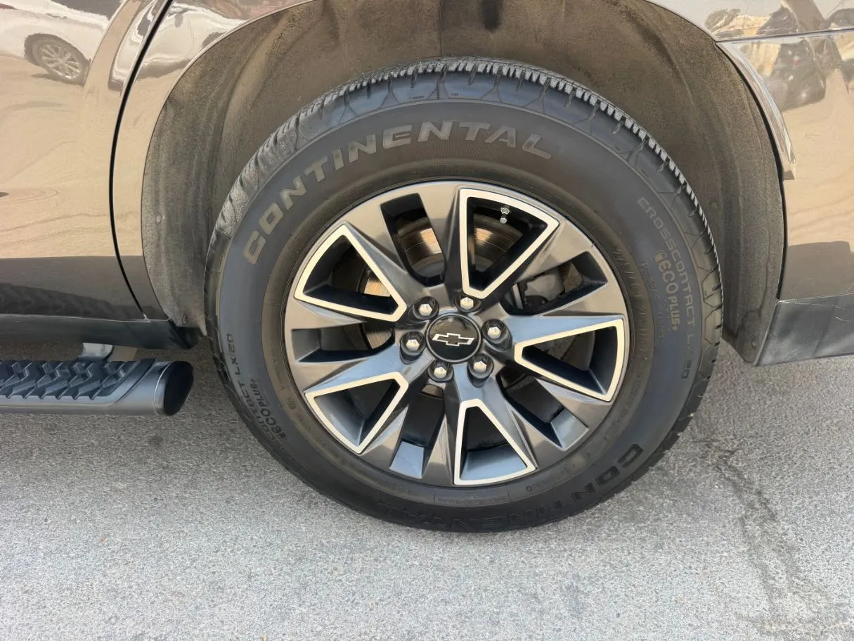 Car image 9