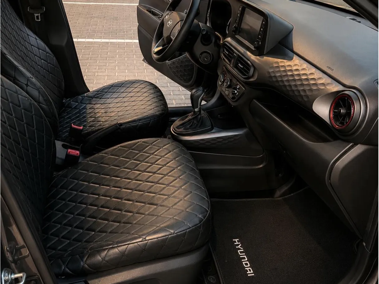 Car image 14