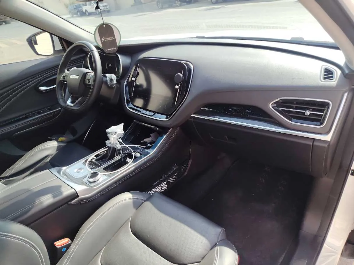 Car image 14