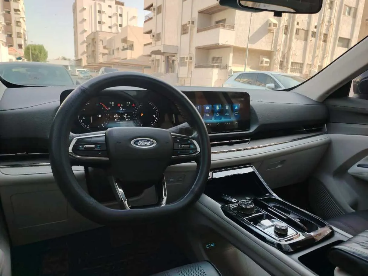 Car image 25